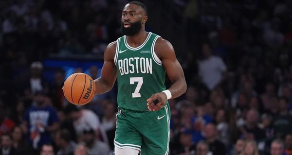 在周六主场不敌圣安东尼奥马刺的比赛中，凯尔特人锋线杰伦·布朗一次罚球都没有获得。