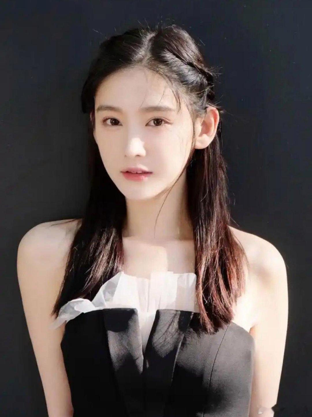 李沐宸说官宣恋情后不再拍吻戏，为了更好的保护另一伴。得到了郝蕾派的极大反对和不解