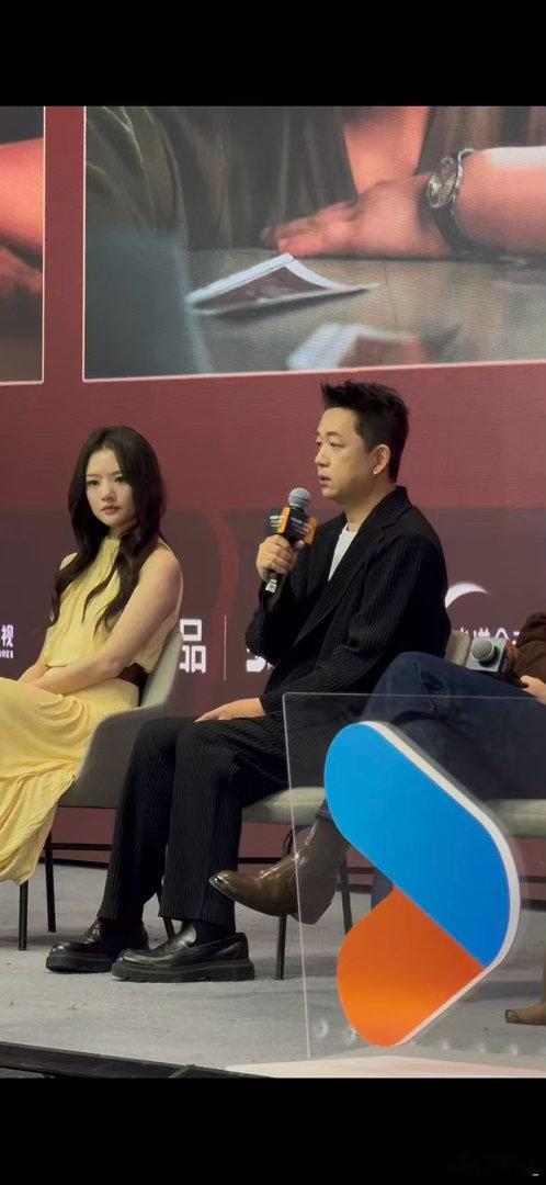 潘粤明防剧透好难剧宣潘粤明被逼出内八腿剧宣时刻极致克制，字字反复斟酌。在宣传与保