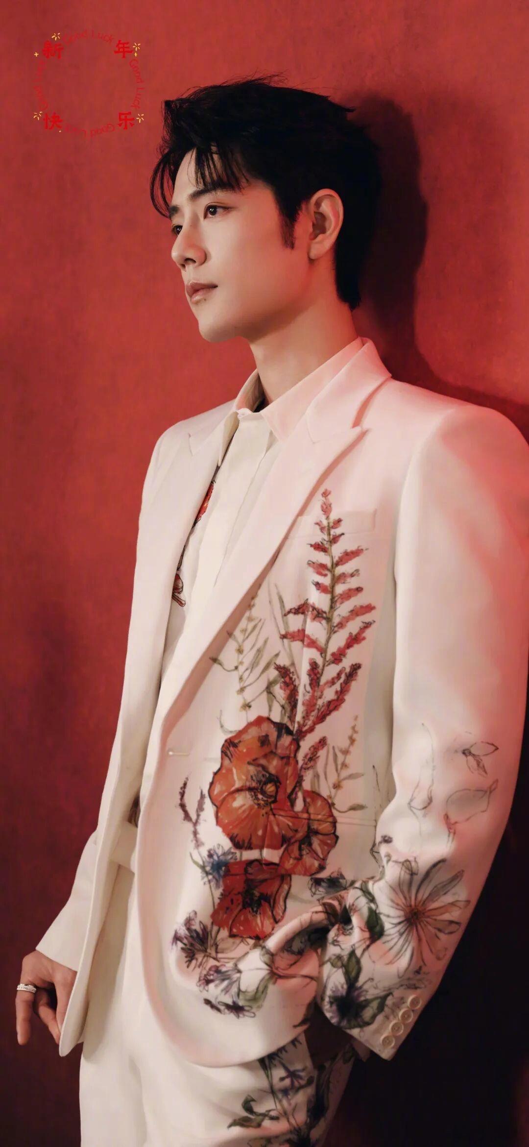 肖战杀青回北京百日拍摄，匠心筑梦。肖战杀青顺利回京，以热爱赴每一场奔赴，以专业诠