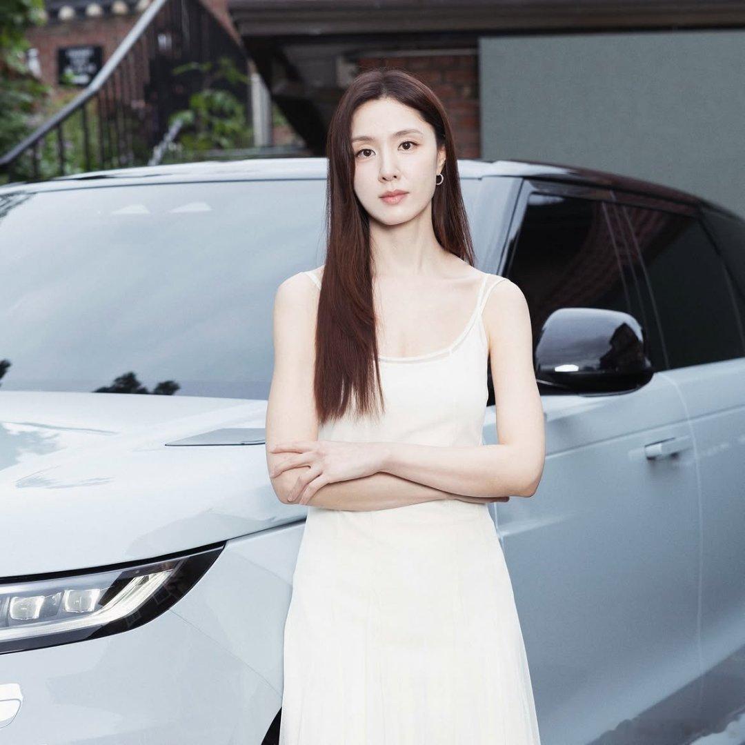 徐智慧 【2026.7.15徐智慧 INS更新】레인지로버윔블던rangerov