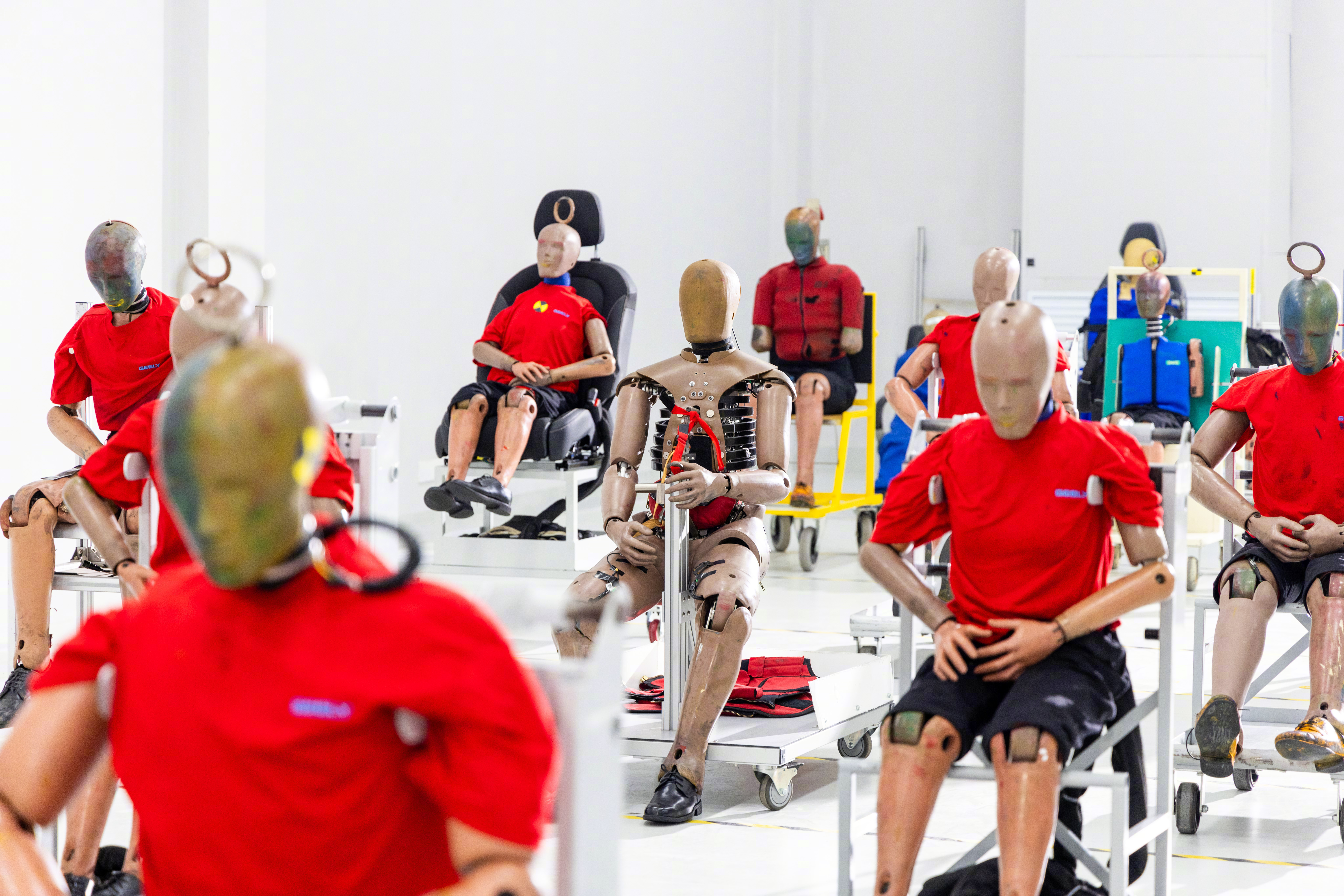 #我国安全中心拿下五项世界纪录#这是中国汽车里程碑式的一刻，12月12日，位于浙