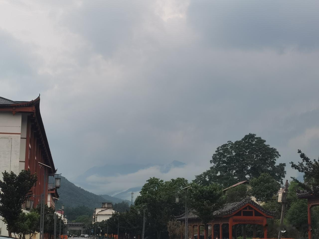 为什么有些修行人心想事成，有些修行人一事无成？
一，有的修行人第六感很强，趋吉避