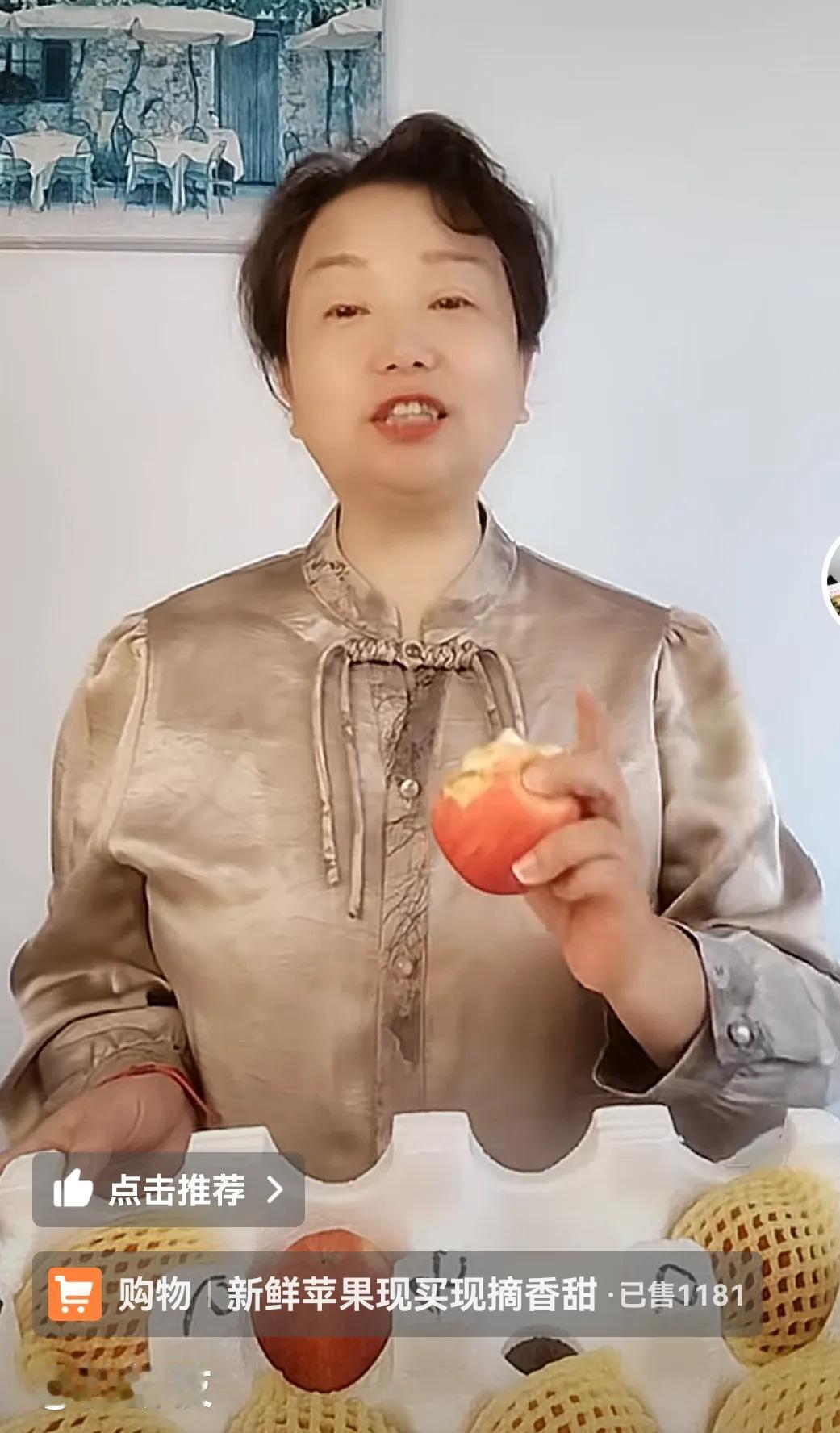 满血复活！
角色转换也太快了。
老杜前几日还躺在病床上吸氧，说自己患有脑梗塞和脑
