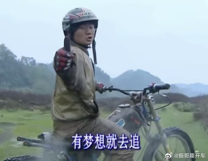 张雪说被资本搞懵了 最近张雪在社媒更新视频，表示最近被各种资本从各种渠道找，搞懵