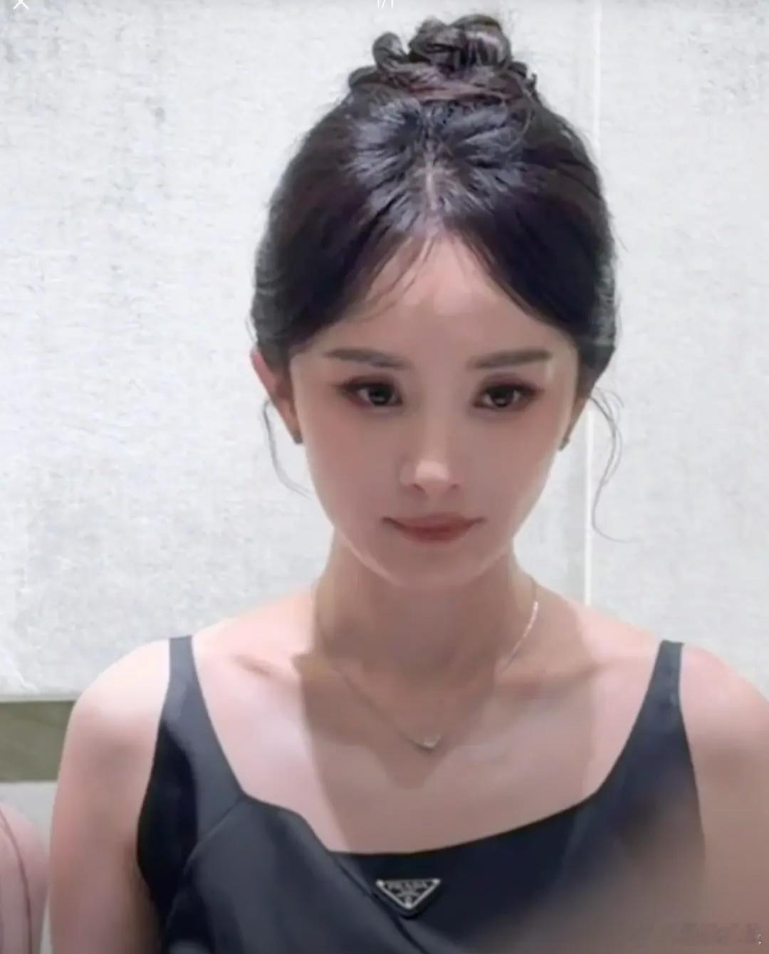 杨幂返老还童了 