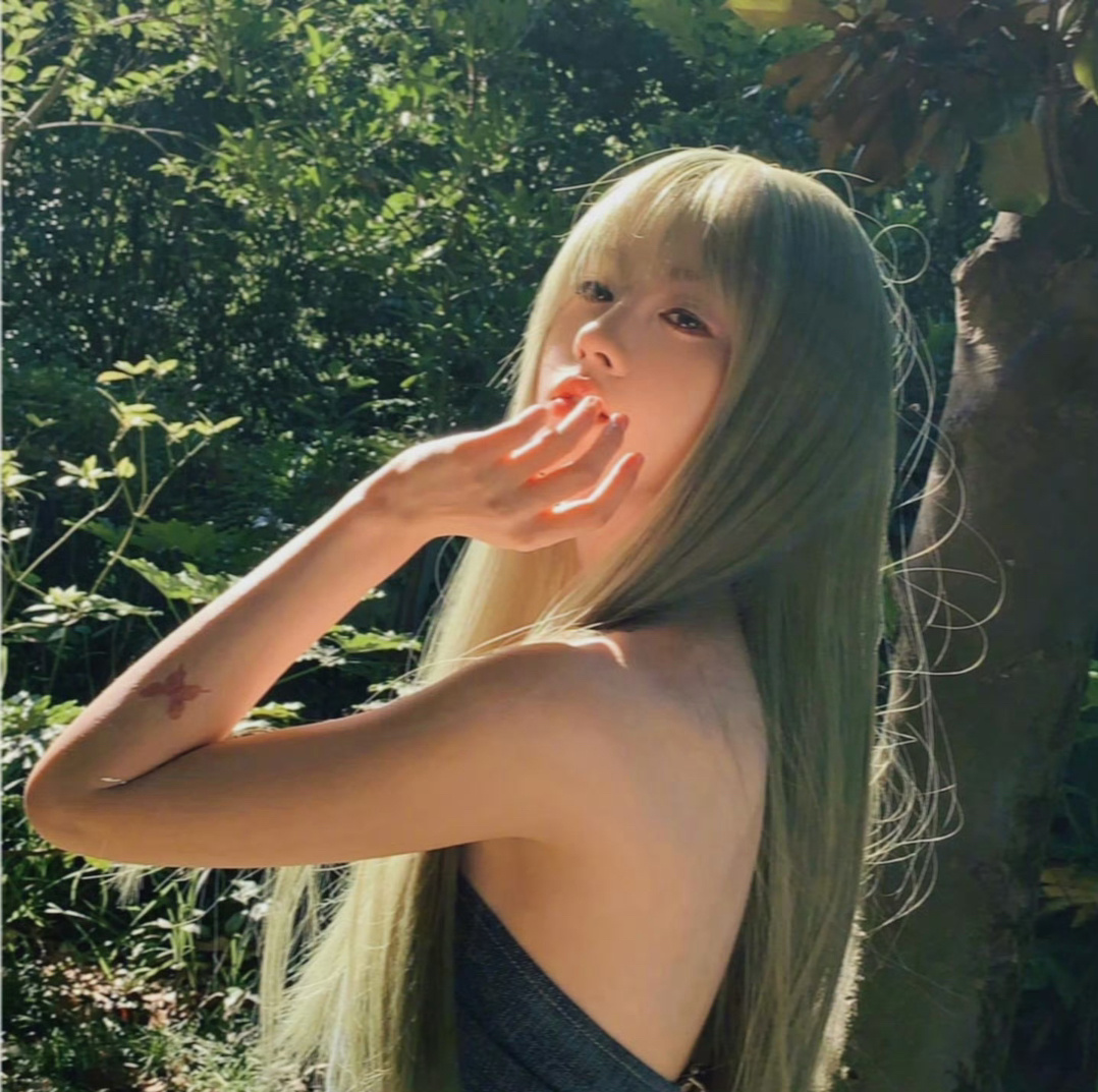 漫画主人公出逃 鞠婧祎的背真勾人呐🥵 ​​​