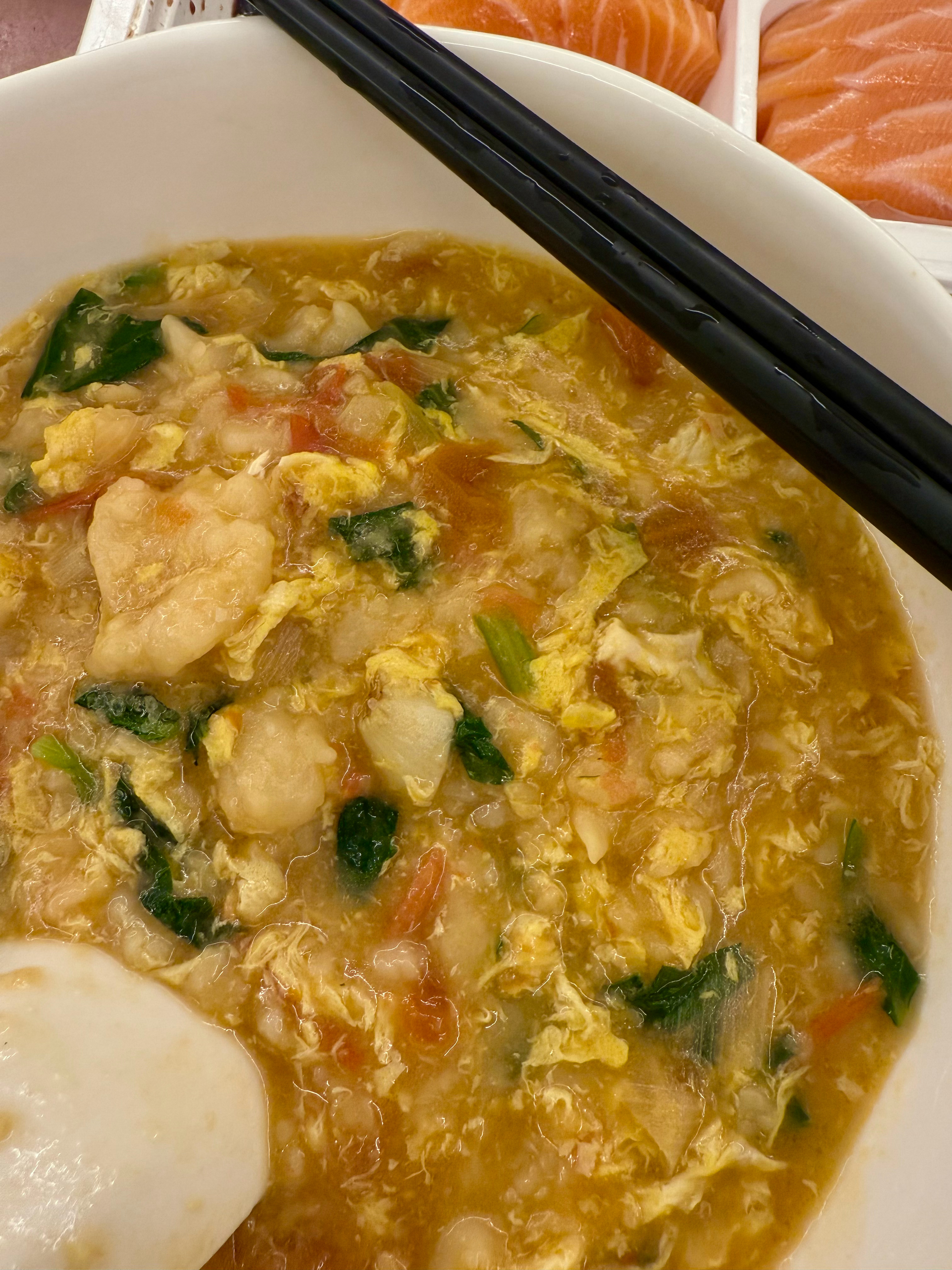 人生中第一次做饭 差点把厨房炸了 为啥油会到处飞溅[捂嘴哭]好歹感觉还能吃 ​​