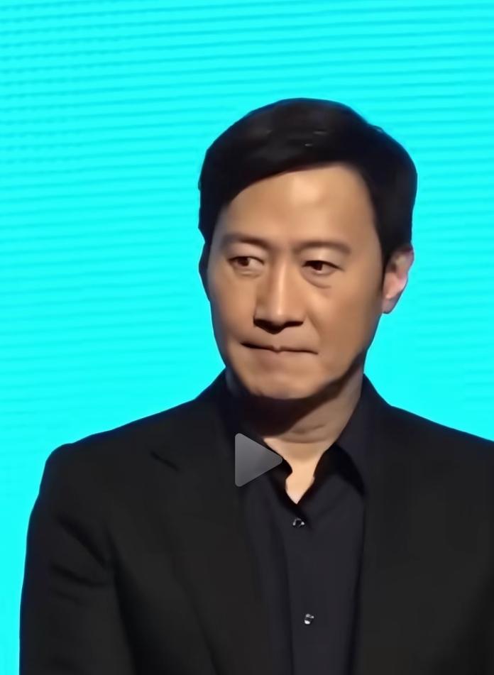 这是黎明吗？感觉不是，黎明不是最帅的男星吗？但是别人说是黎明，你觉得是黎明本人吗