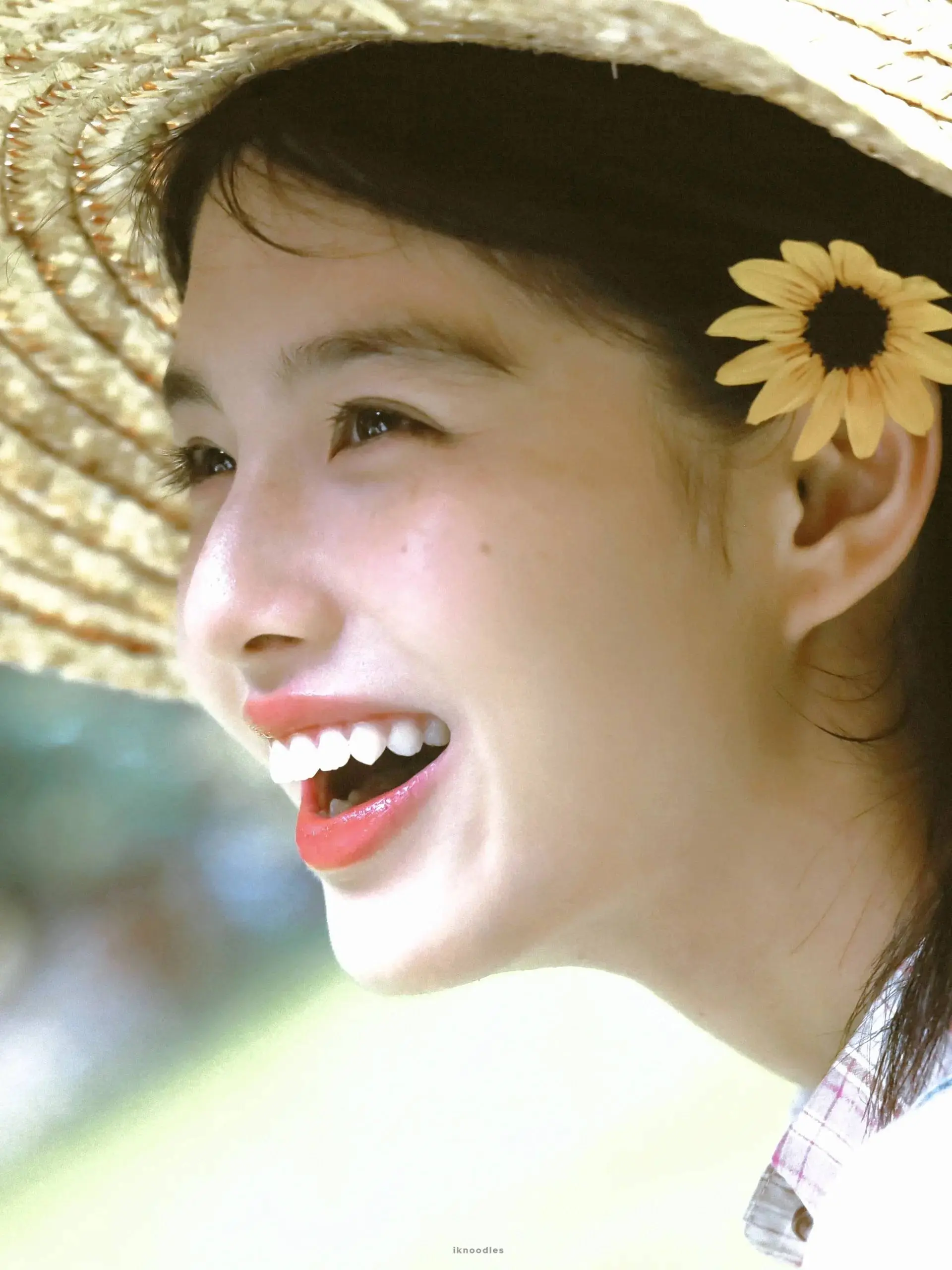艾米：完全明媚盛夏少女。