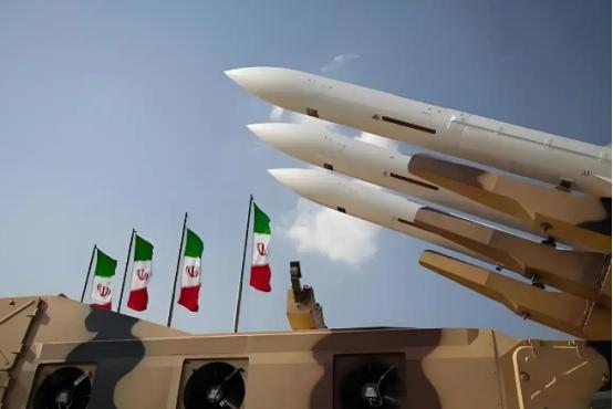 伊朗弹道导弹的强悍实力，并非一蹴而就，而是在制裁与战争中硬生生闯出来的。两伊战争