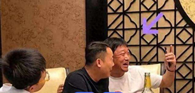 贾冰估计现在肠子都悔青了。
 
他后悔的不是在镜头前说了什么不该说的话，不是后悔