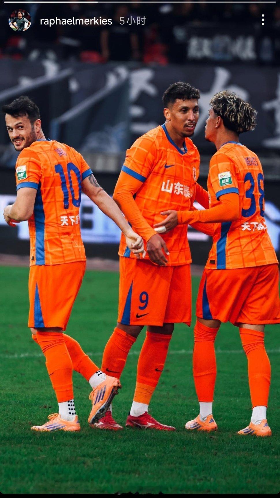 李小恒社媒晒照