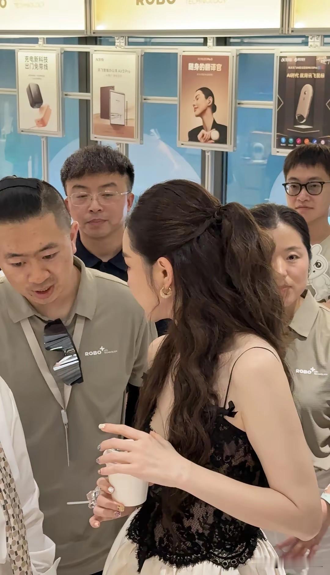 长得那么漂亮，可惜一直火不起来！