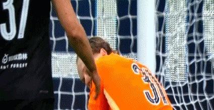 热刺输马竞5个，真不是对手踢得有多超水平。
 
开场16分钟就被灌3个，门将金斯