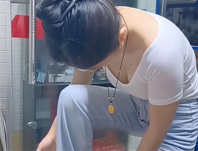 低头是生活，抬头是希望。
把温柔藏在细节里，把努力放在行动上。