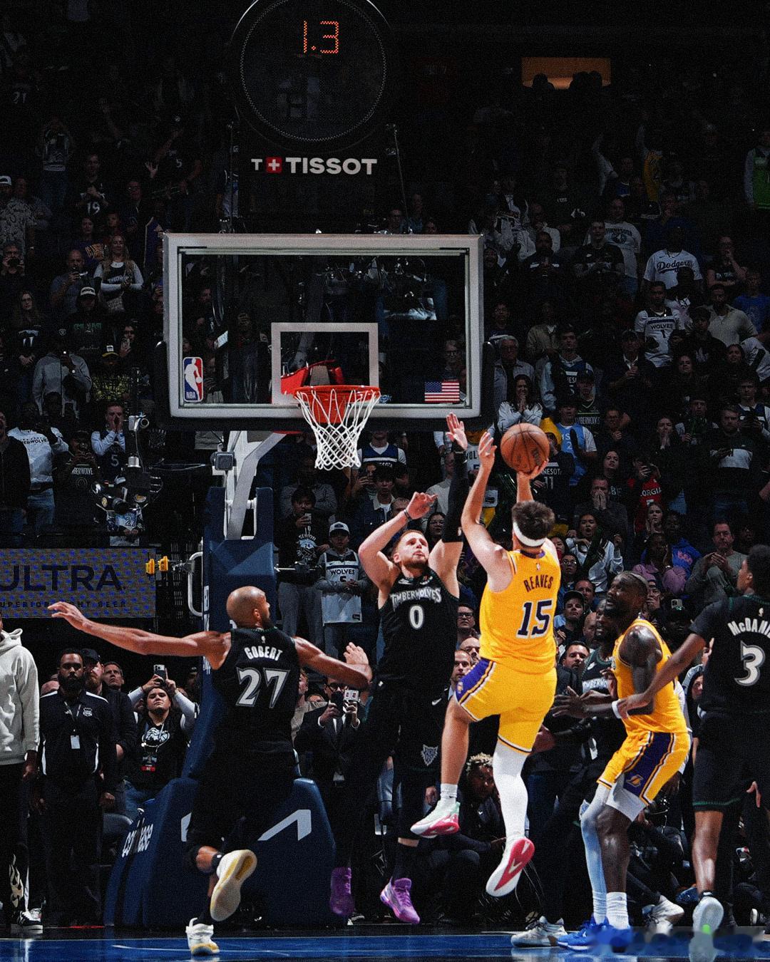 里夫斯谈到他的绝杀球时说：“感觉真好，上赛季我们来这里打季后赛的时候，我底角投篮