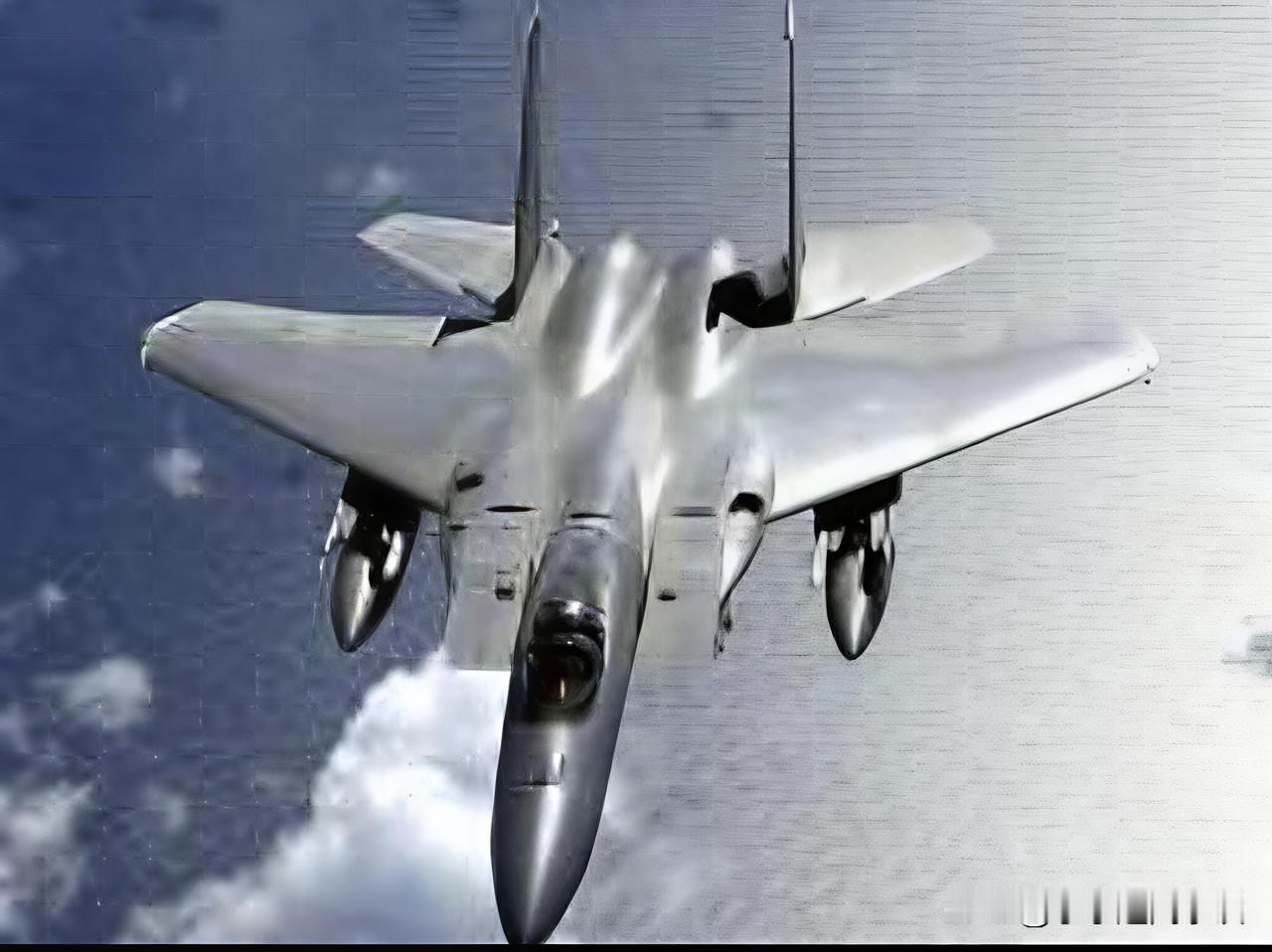 开火雷达锁定日机！J-15这一照，冲绳上空到底谁怕谁？”  

12月6号下午四