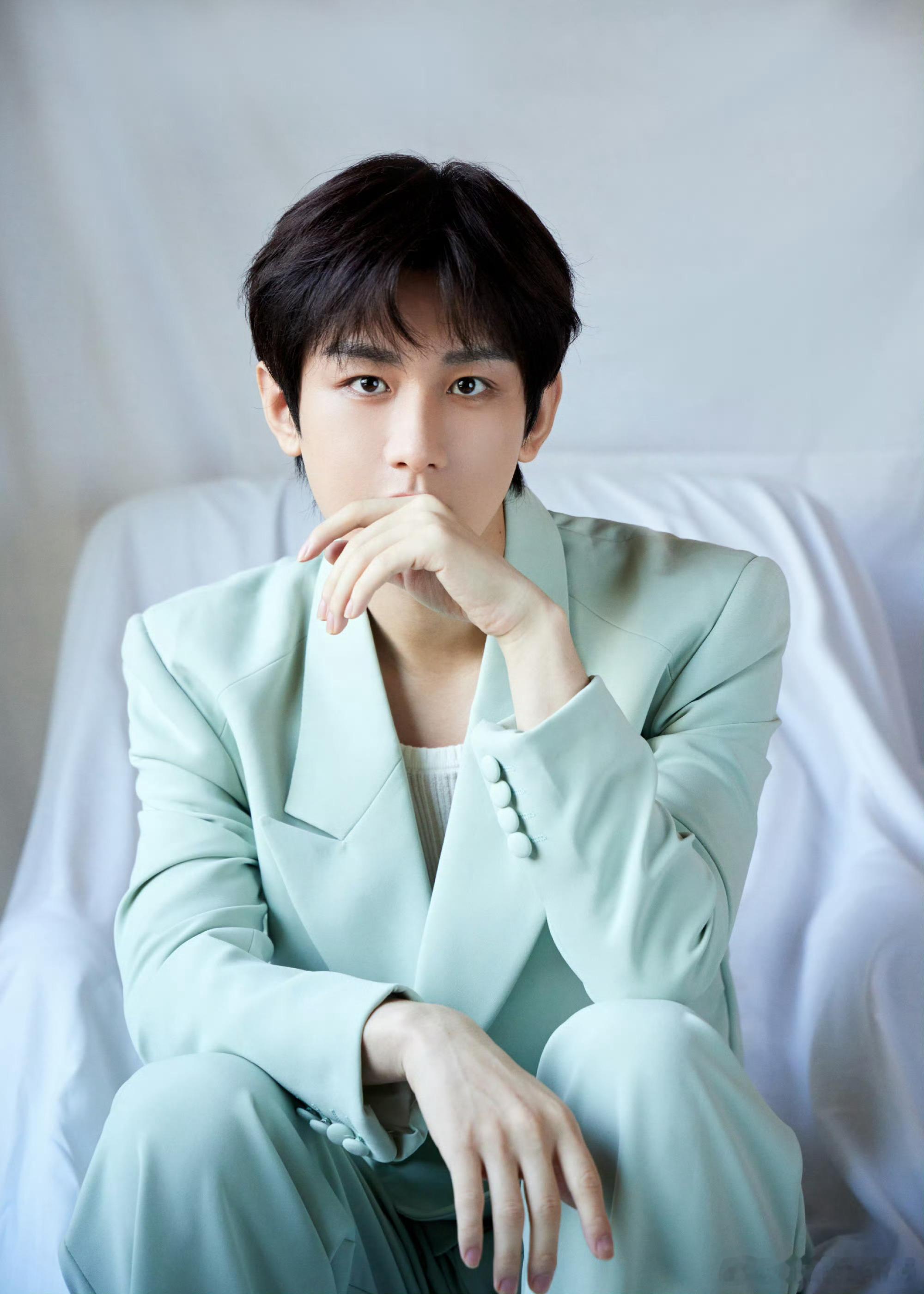 cy成毅，你的眼睛会发光，能让我看见星星和月亮。成毅｜赴山海｜萧秋水｜李沉舟｜肖