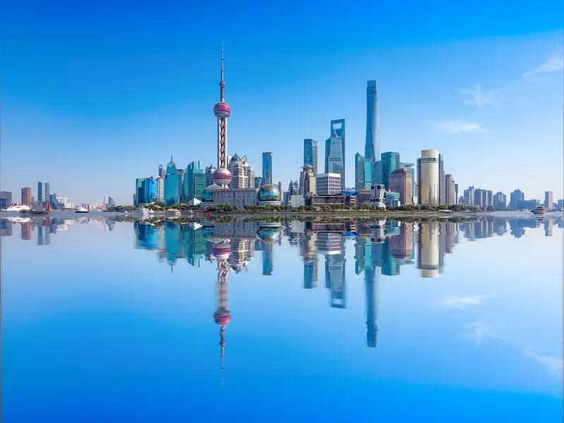 中国已采取反制措施，未来中美贸易之路将充满坎坷，今日股市的大幅下跌便是明证。