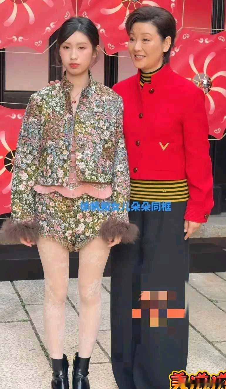 冯小刚女儿的一件上衣21980元，这孩子要是想当明星太容易了光这个上衣就2198