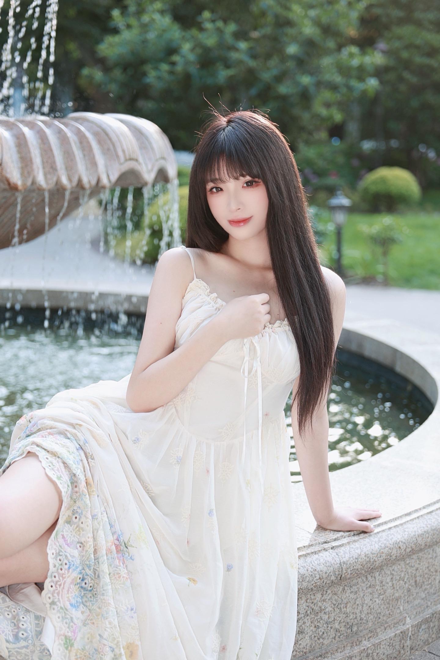 夏日穿搭白色连衣裙 纯欲少女感 少女感夏日ootd 白裙仙气穿搭 湖边氛围感拍照