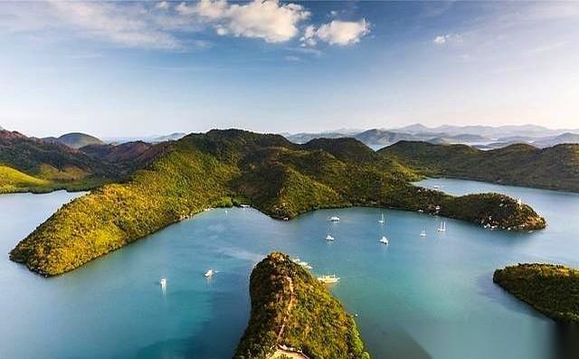 你知道我们当年在南海，手里攥着的是一副什么烂牌吗？
说句扎心的话，人家开局就是王