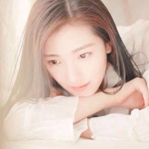 菅纫姿怒怼李凯馨！
近日，女星菅纫姿愤怒表示：“骂中国人的同时先照照自己的德和行