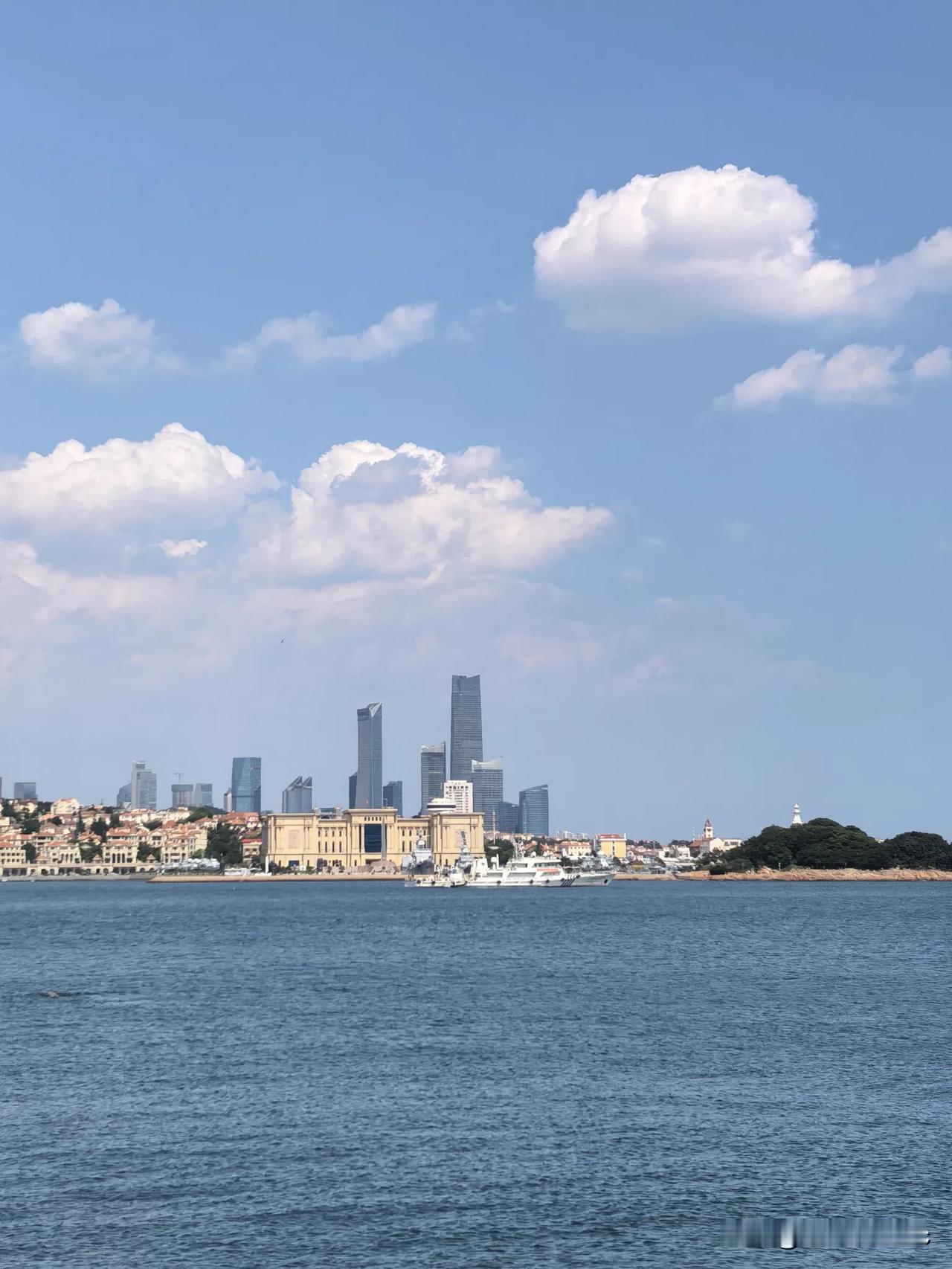 海南，禁售燃油车

海南省近日宣布，将从2030年起正式禁售燃油车，成为中国首个