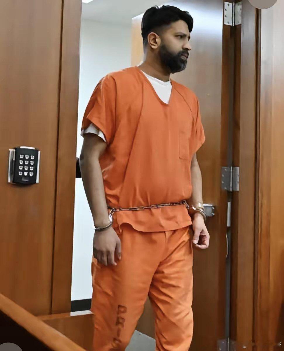 美国密歇根州印度裔医生乌马尔·埃贾兹（Oumair Aejaz）因秘密拍摄并性侵