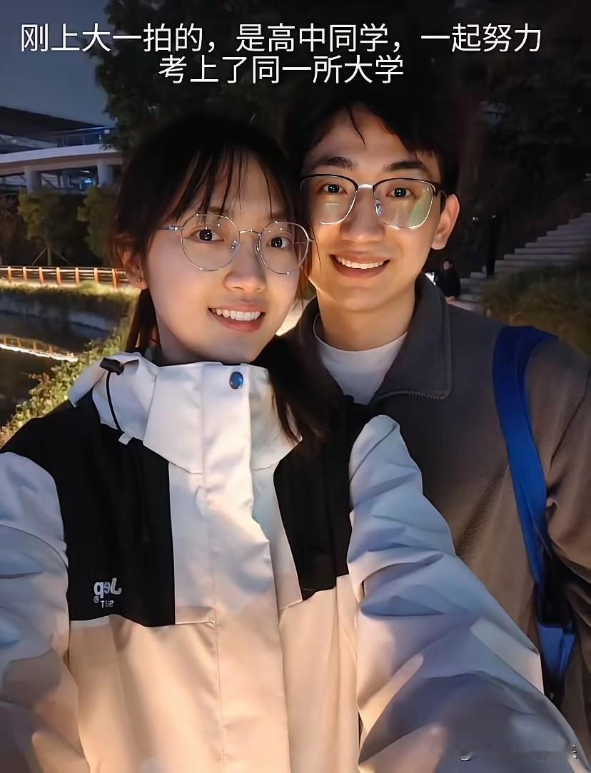 同样两个人，相隔几年。