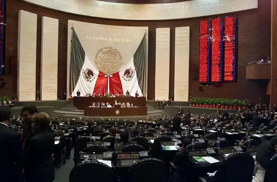 墨西哥通过法案 2026年起对亚洲多国加征最高50%关税

墨西哥参众两院10日