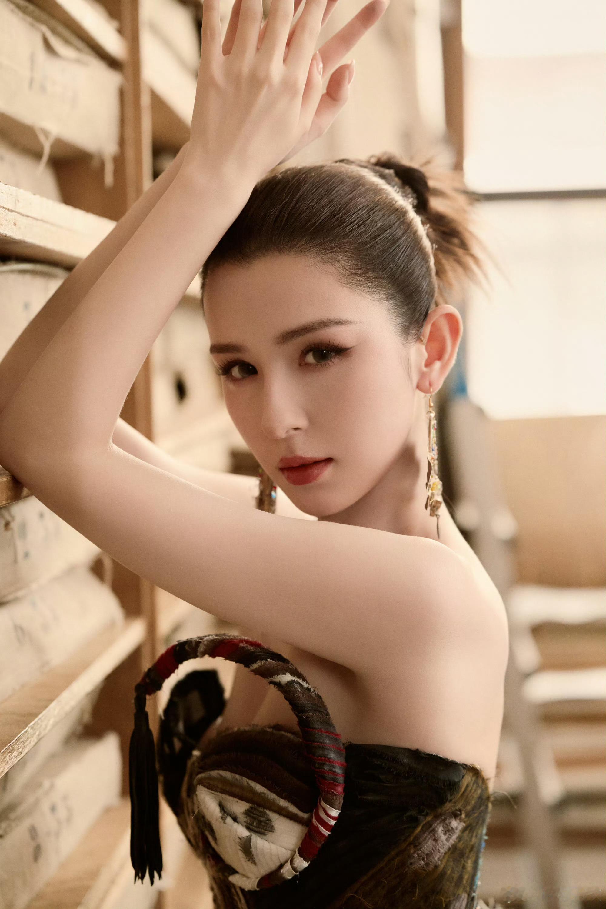 哈妮克孜 这个耳环好重的亚子 