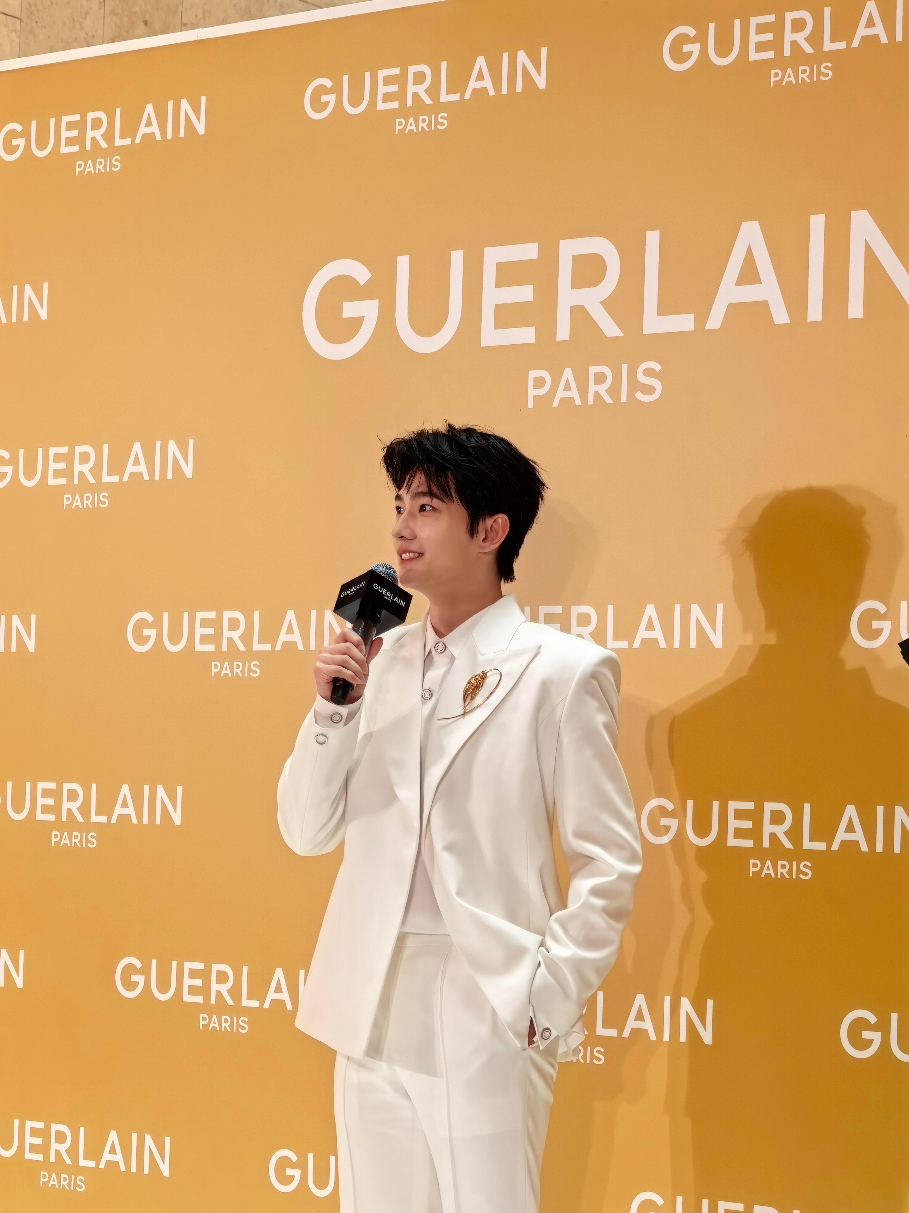杨洋法国娇兰全球代言人 woc！！！！好帅啊