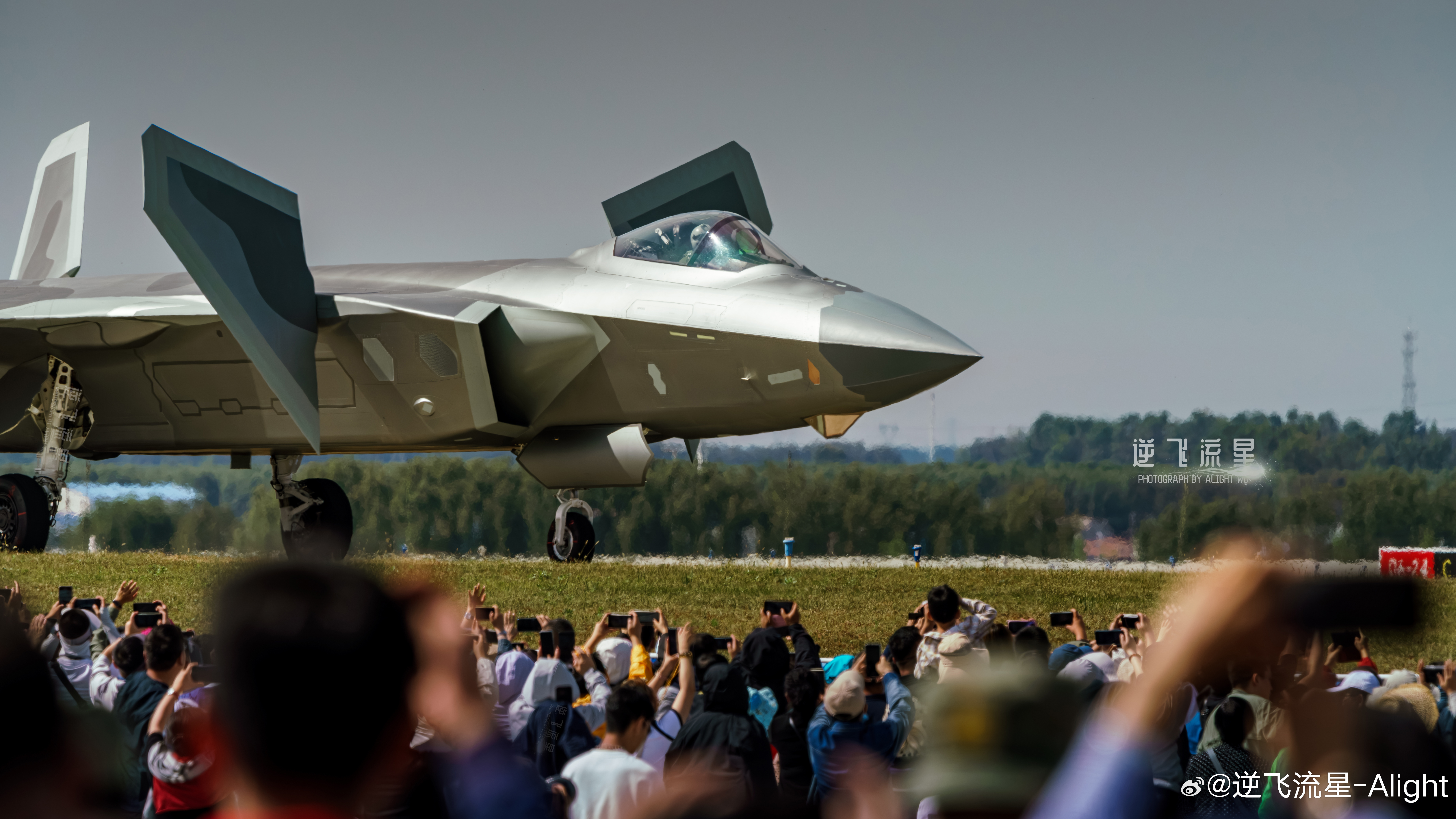 永远不会忘记15年前的这一天成都巨响带来的震撼歼20首飞15周年