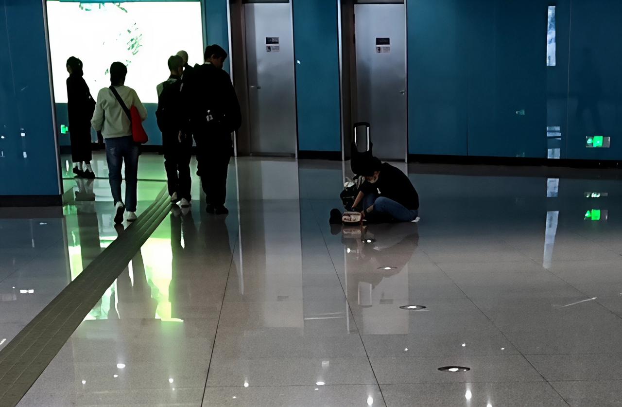 昨天下午坐地铁的时候，听到一个阿姨说:唔使啦！我个女话有车，车我过去喔，广州话车