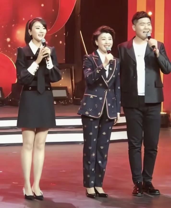 网事如风
许可馨曾经挑衅式炫富，完全无视网民的愤怒，当时还产生了“只把苏州作许州