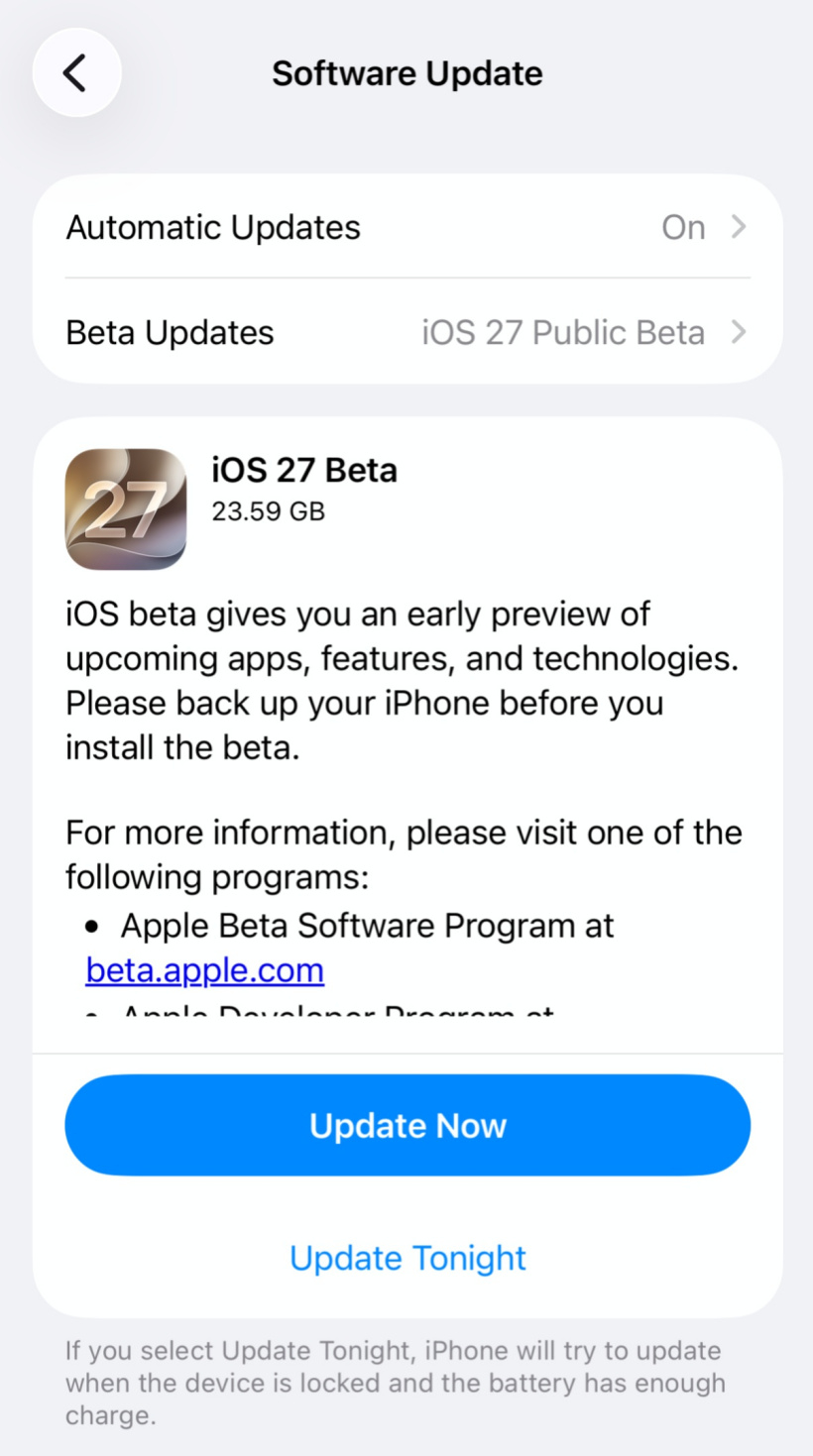 iOS 27 首个公开测试版已上线，功能和开发者 Beta3 一致。主打 Sir