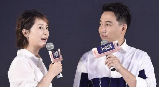 海清上大学的时候一次抽3根烟，被老师黄磊抓个正着住，黄磊怒道：“女学生不能抽烟，