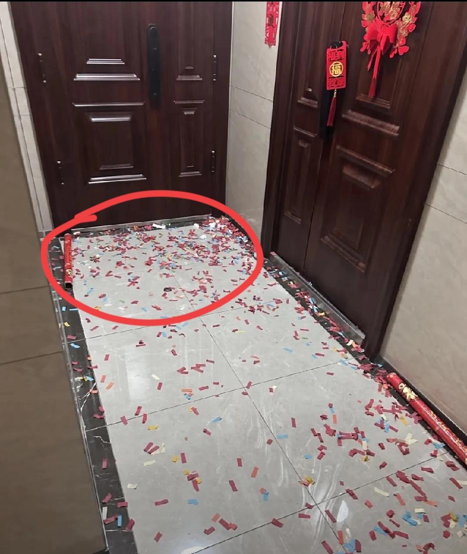 真是气死了！！！以后跟这邻居该怎么办
邻居乔迁之喜，可以理解比较激动。
明天知道