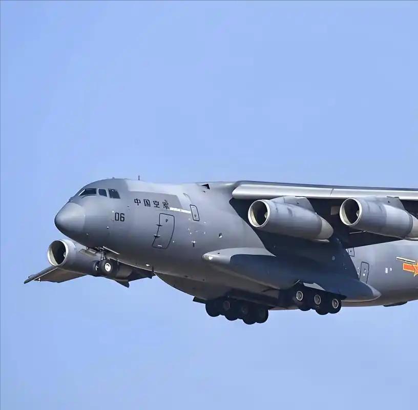 埃及军方公布的运油-20A为法制阵风战机空中加油画面，出自中埃“文明之鹰-202