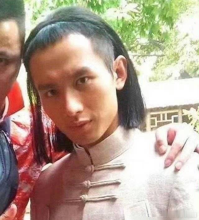 这到底是哪个时期的成毅呀，确实有点辣眼睛 ​​​