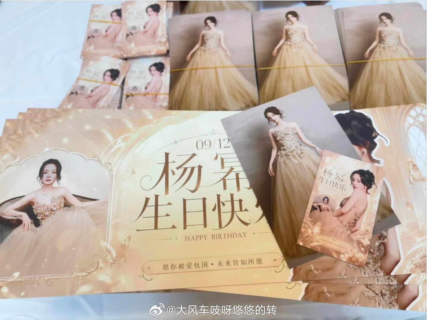 杨幂生日粉丝应援真的很美啊 银泰中心杨幂生日痛楼！ ​​​