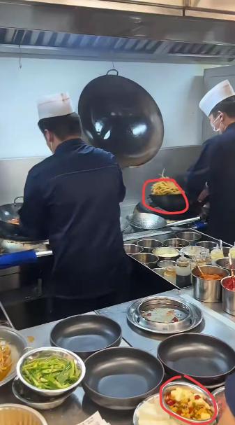又被张兰逮到机会了！


张兰这操作确实聪明
西贝直播翻车的时候
麻六记直接亮明