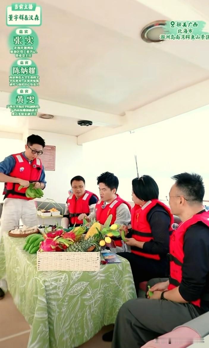 汉森情商不是一般的高。
今天广西行第一天，汉森的表现令人眼前一亮，在嘉宾在一起谈