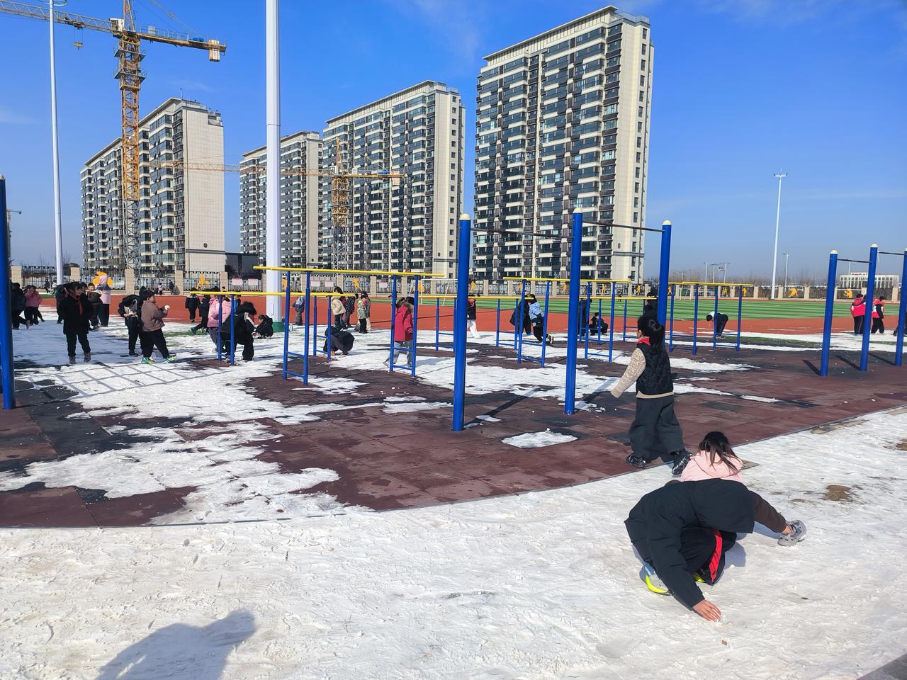 学校组织工作计划研讨，有的同志提出发现学生危险行为是否列入班级量化问题，当时没有