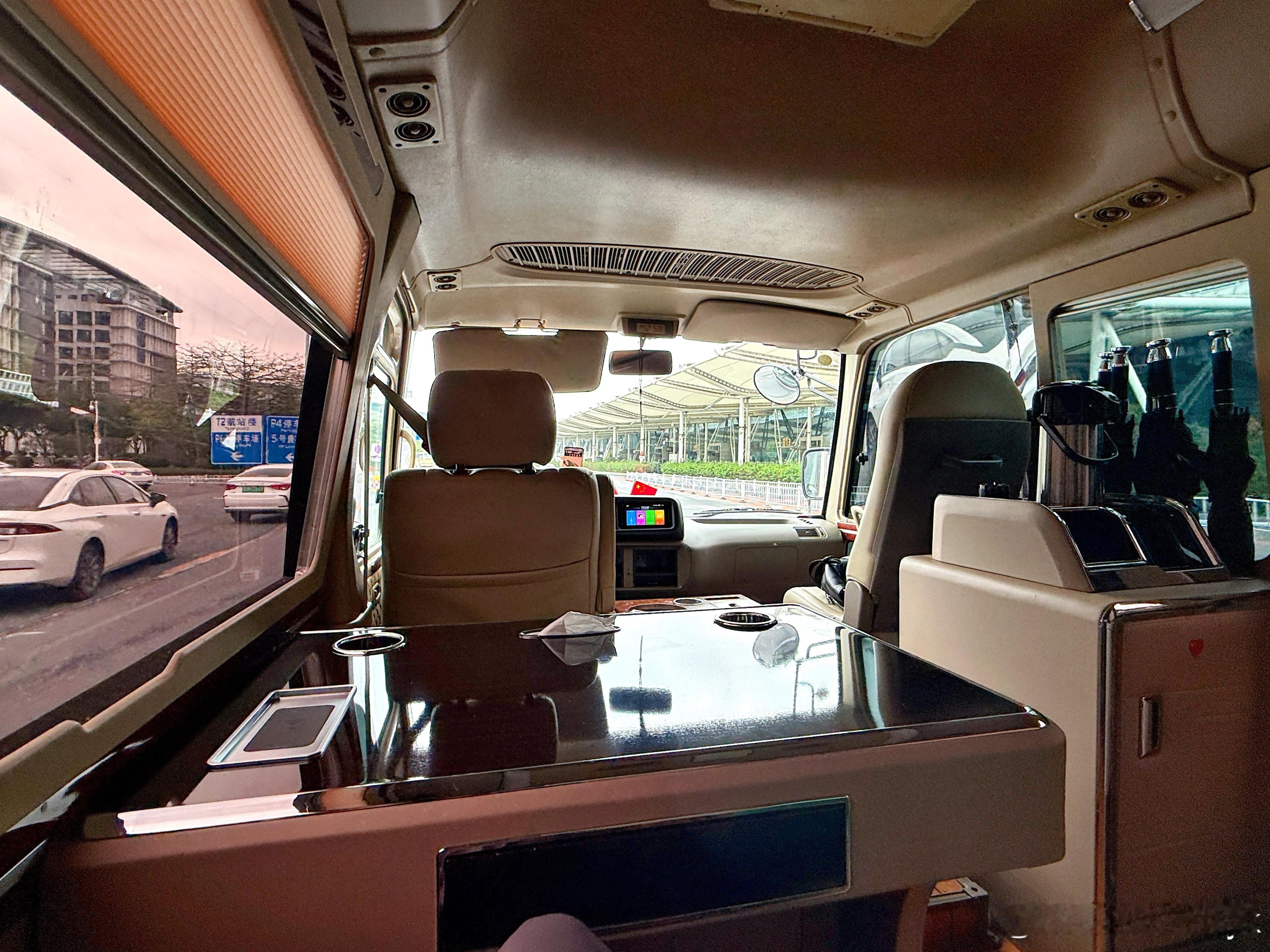 今天落广州考斯特接机排面拉满了期待晚上的NX8上市东风日产nx8定档4月8日上市