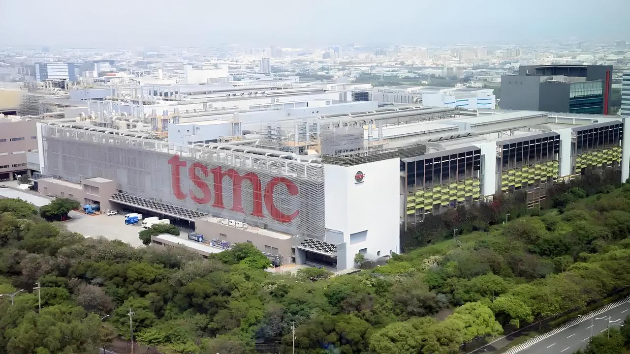 巨头排队砸钱下单，台积电火爆背后，藏着半导体行业现实困境。

现在的半导体市场，