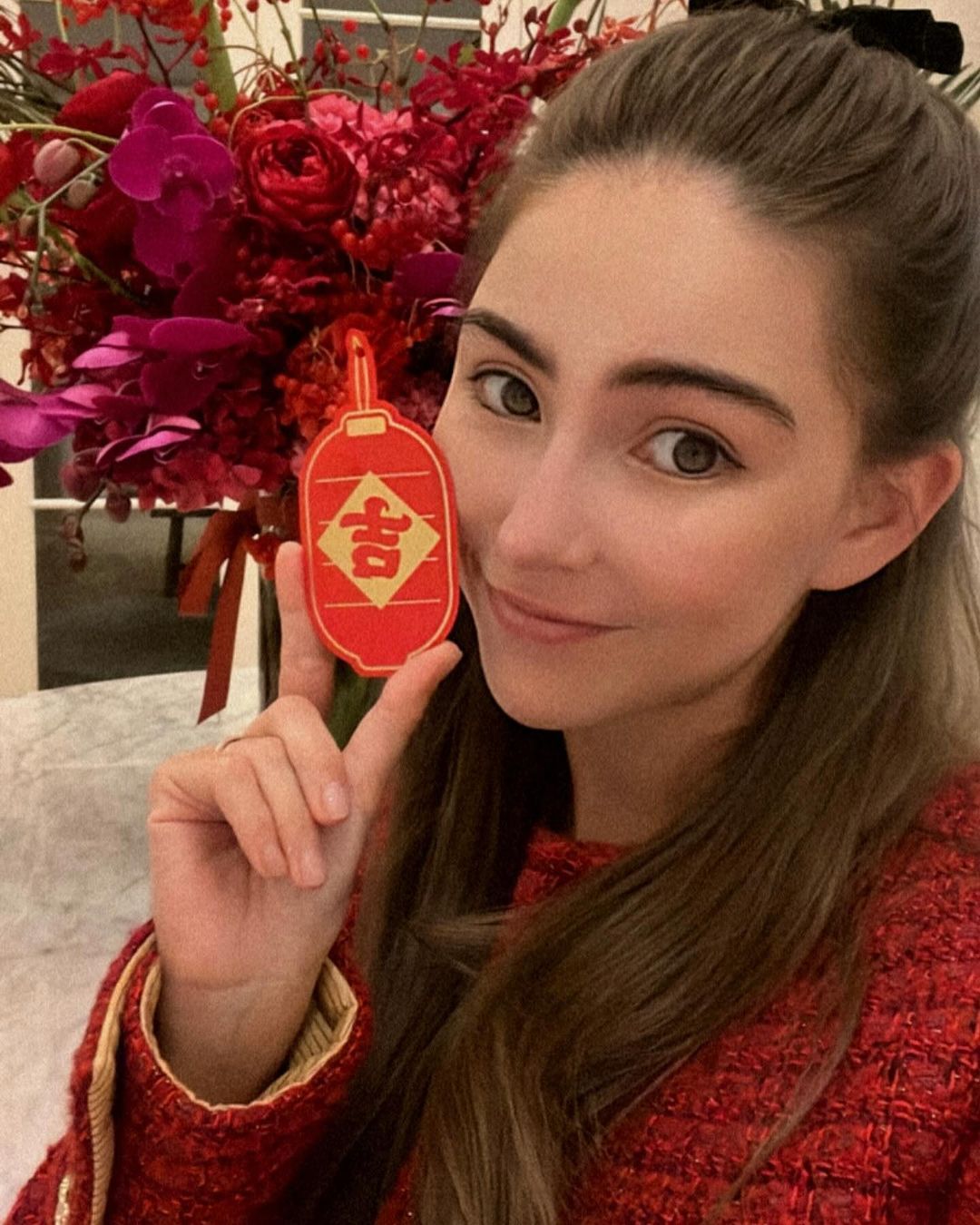 #昆凌[超话]# 小红薯更新：🐲 年快樂🏮團圓的除夕時刻，你們和家人吃了什麼