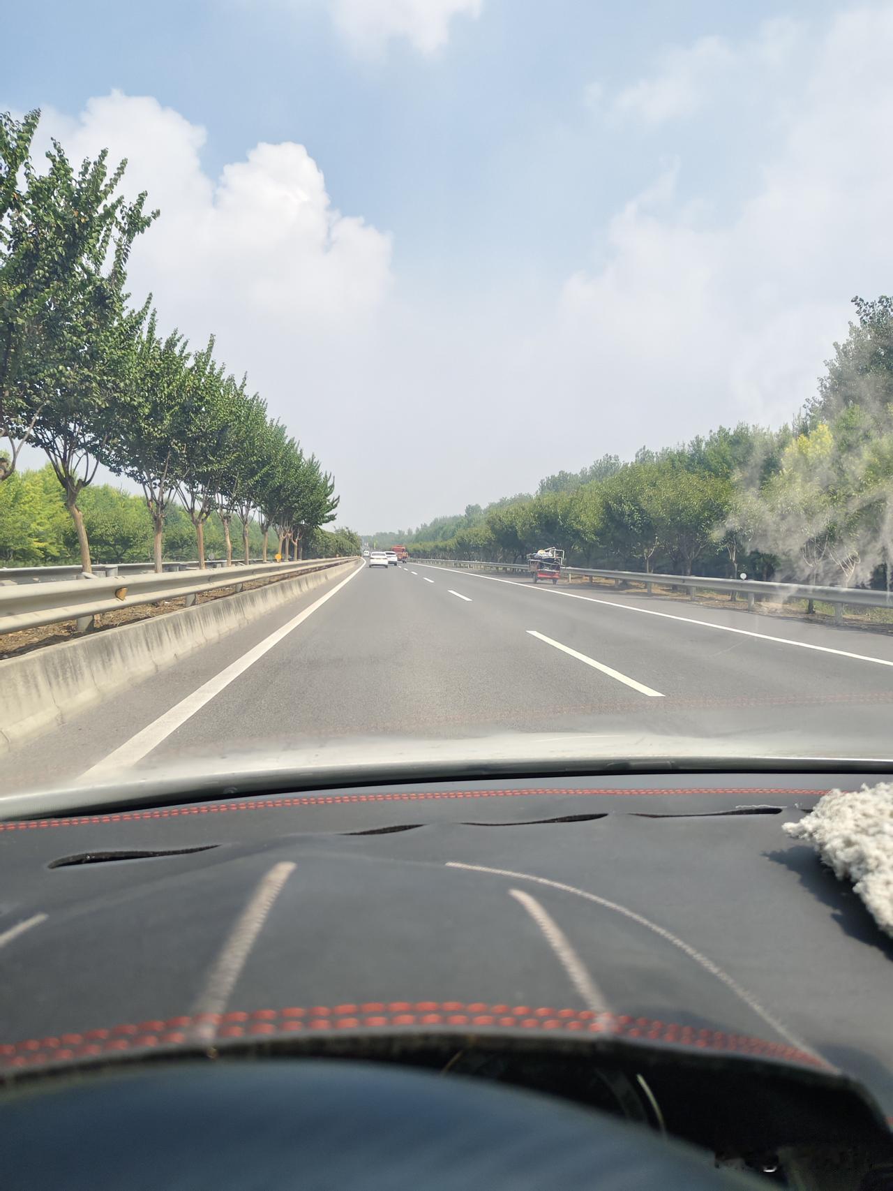 只要来走邳州的这段省道，简直我都没法夸了，太平整了，我可以说是全江苏甚至全国都能